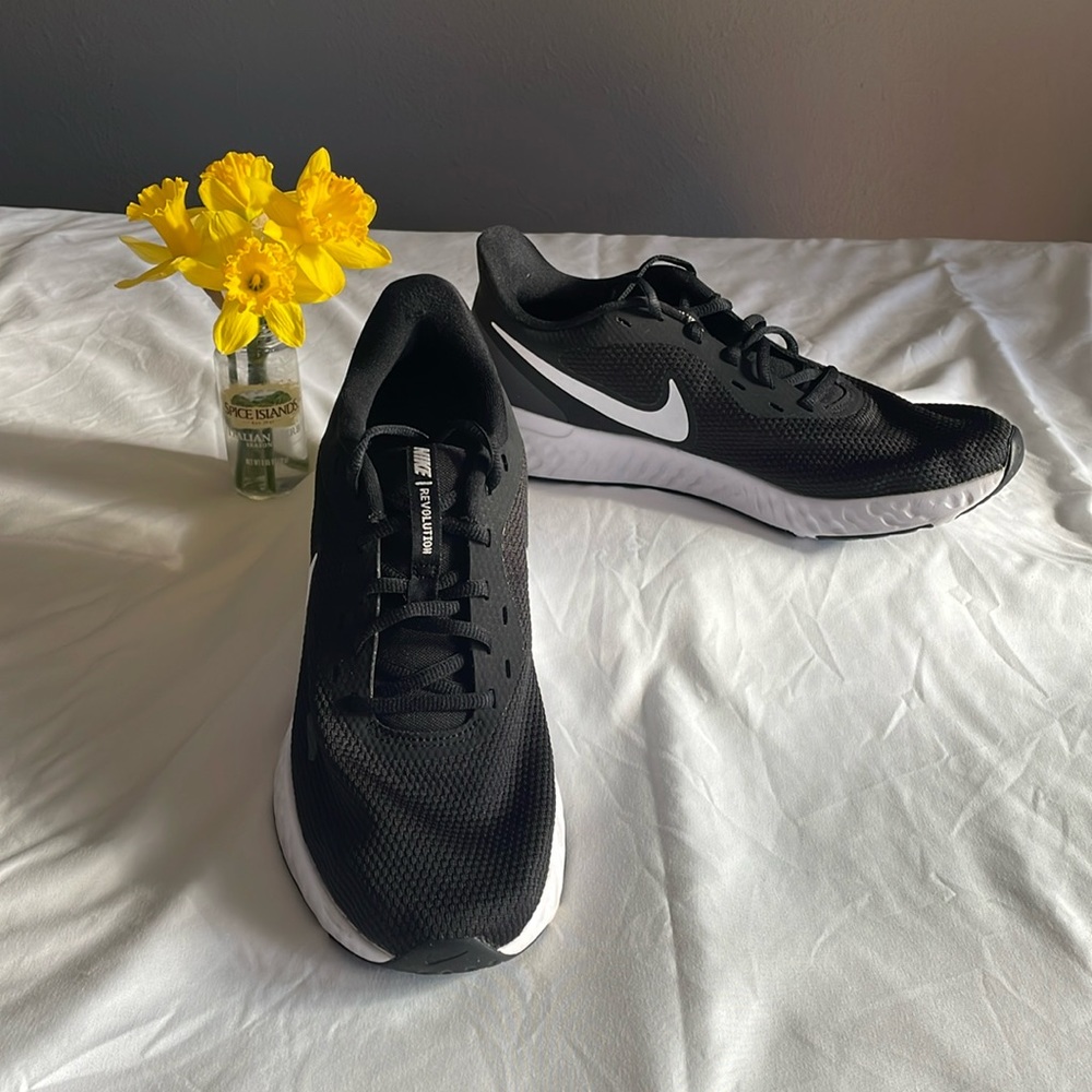 Men’s Nike Revolution Running Shoes Size 10 Black White VGUC
